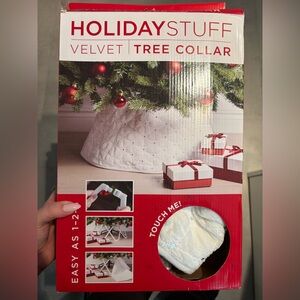 BNIB HolidayStuff White Velvet Tree Collar